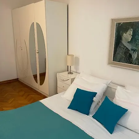 Gorana Two Bedroom Апартаменты *